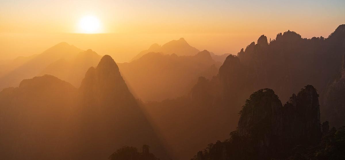 Huangshan sunrise sea of clouds