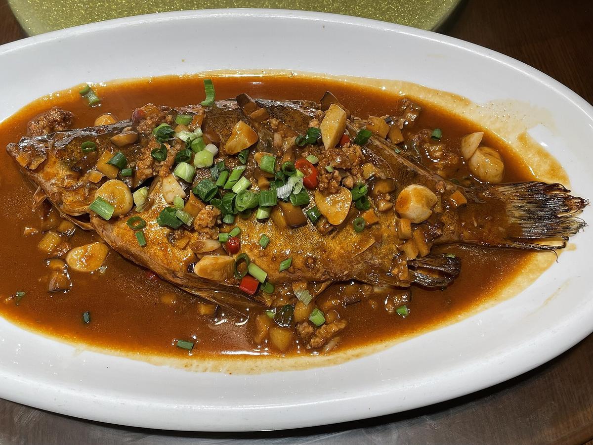 Anhui stinky mandarin fish dish
