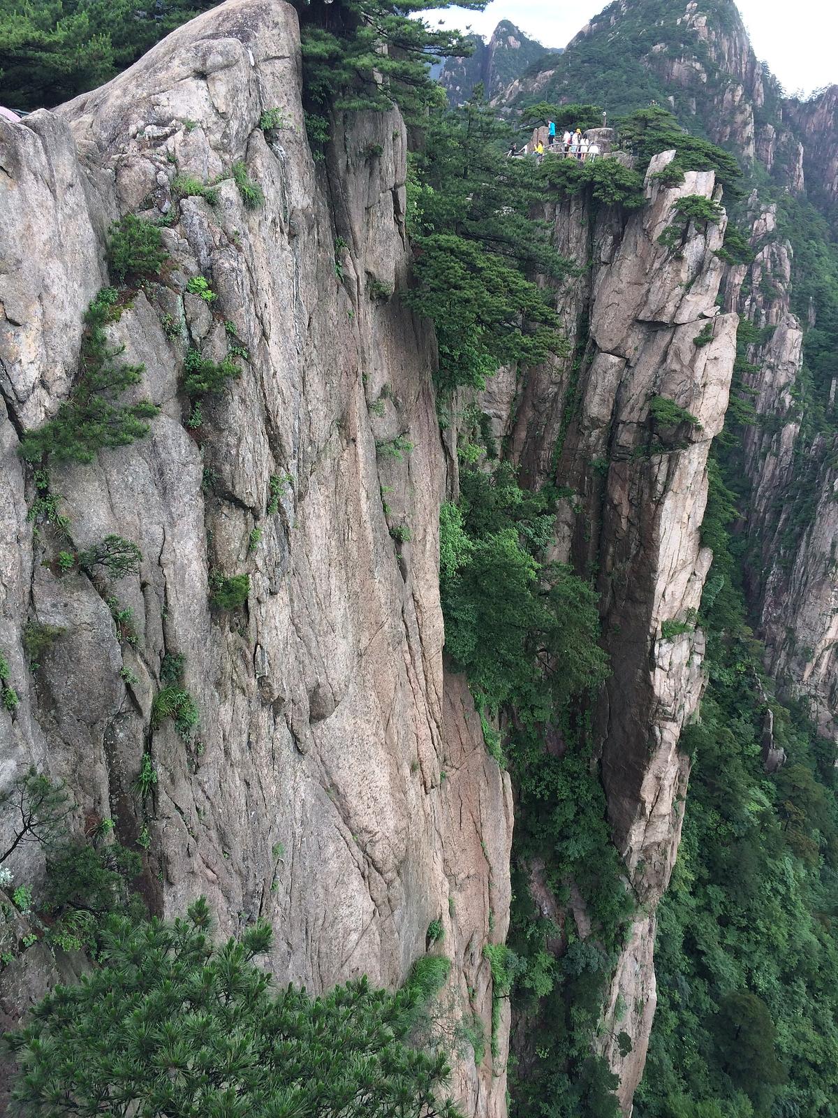 Huangshan steep stone steps